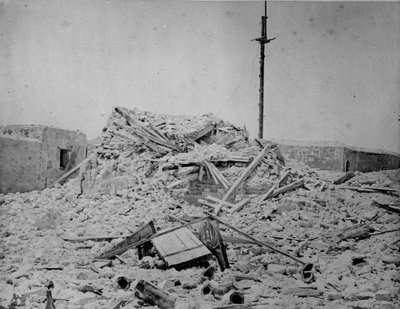 Explosie - Fort Adda, Alexandrië, 1882 door English Photographer